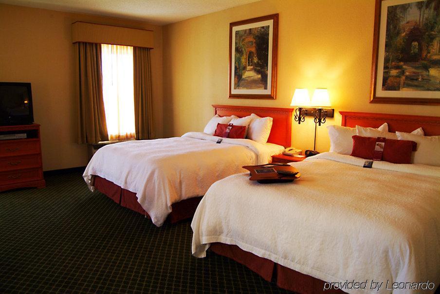Hampton Inn & Suites St. Petersburg/Downtown Номер фото