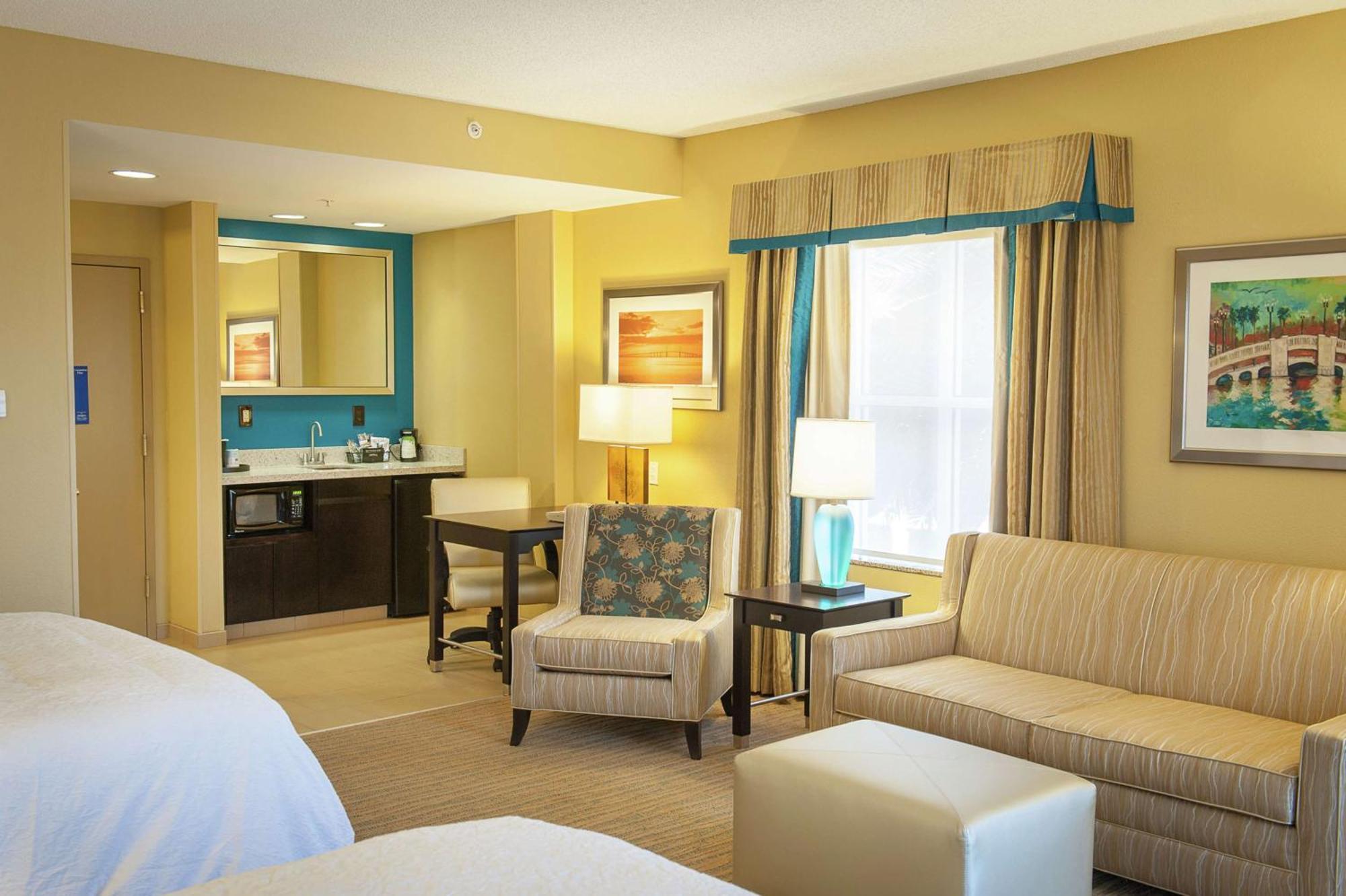 Hampton Inn & Suites St. Petersburg/Downtown Экстерьер фото