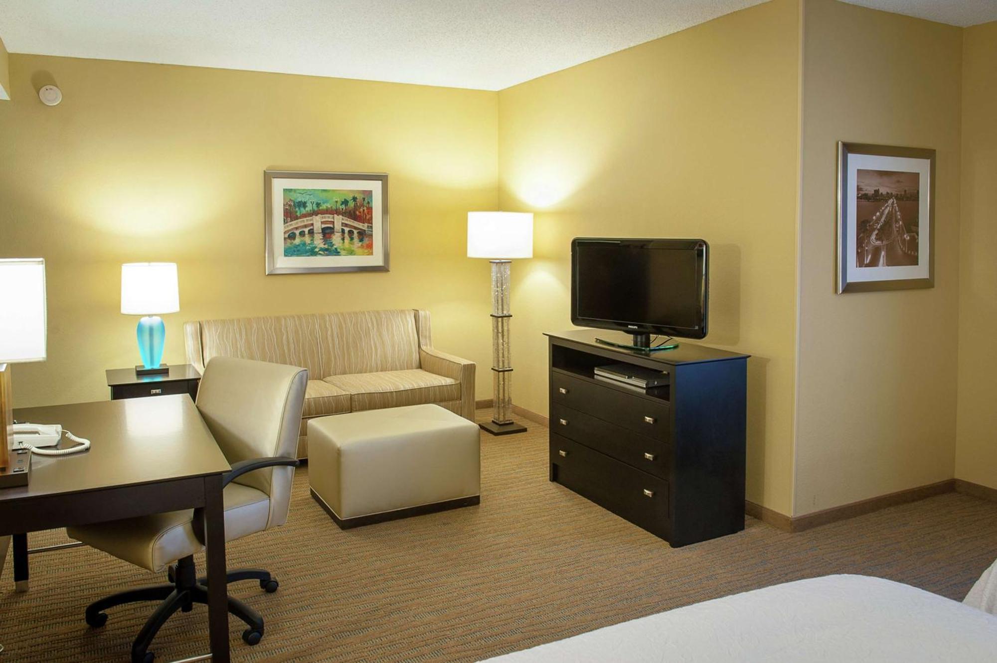 Hampton Inn & Suites St. Petersburg/Downtown Экстерьер фото