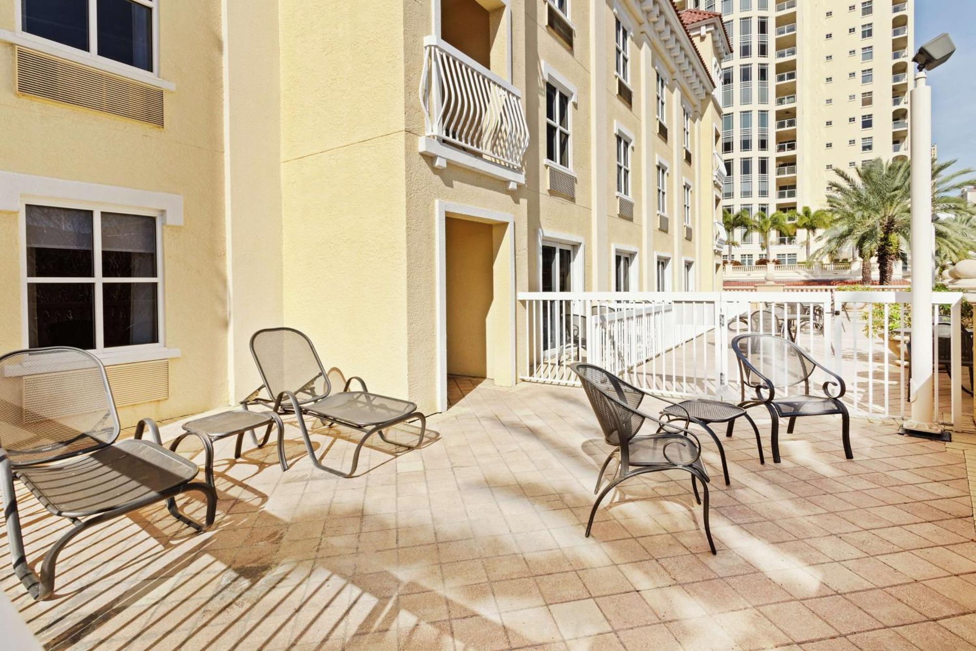 Hampton Inn & Suites St. Petersburg/Downtown Экстерьер фото
