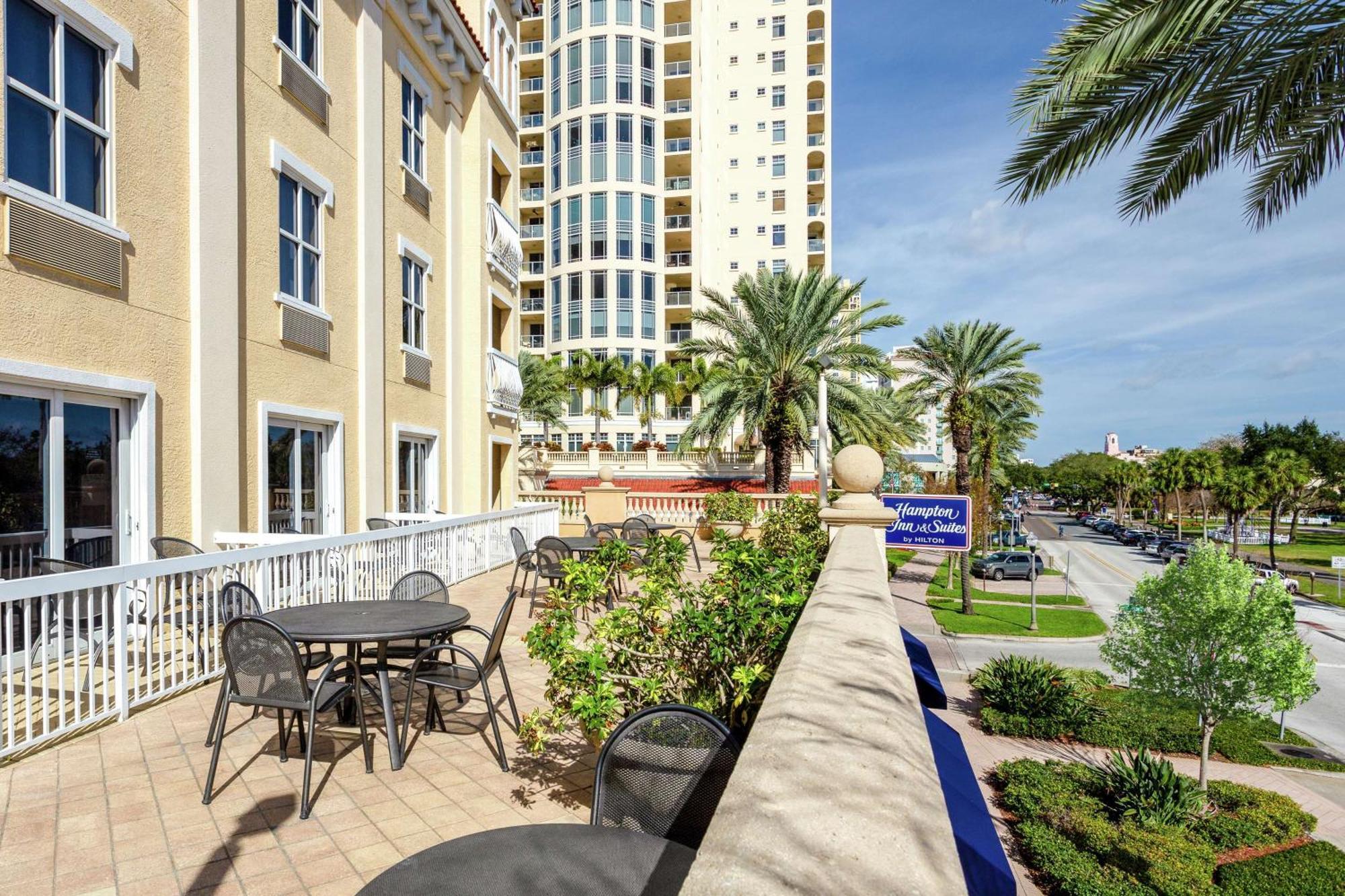 Hampton Inn & Suites St. Petersburg/Downtown Экстерьер фото