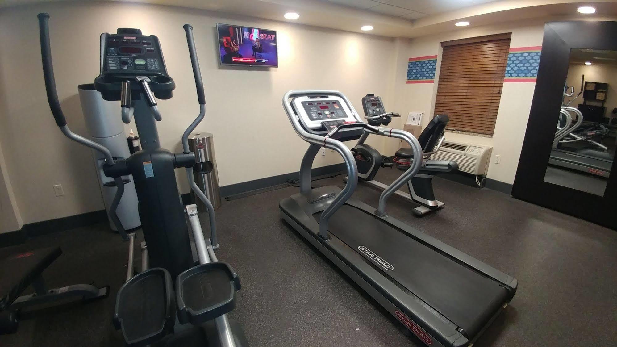 Hampton Inn & Suites St. Petersburg/Downtown Экстерьер фото