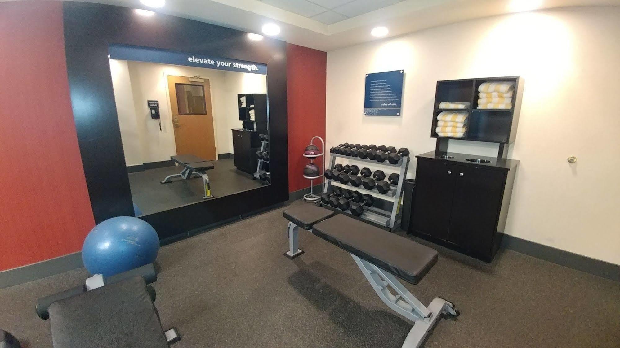 Hampton Inn & Suites St. Petersburg/Downtown Экстерьер фото